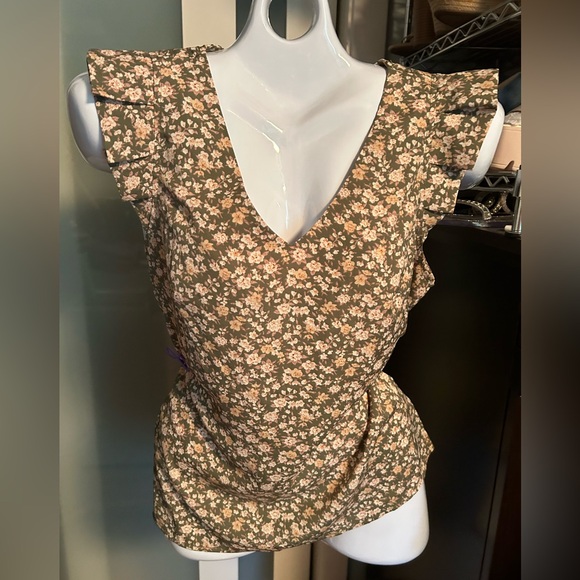 SHEIN Tops - BOGO Floral Print Top